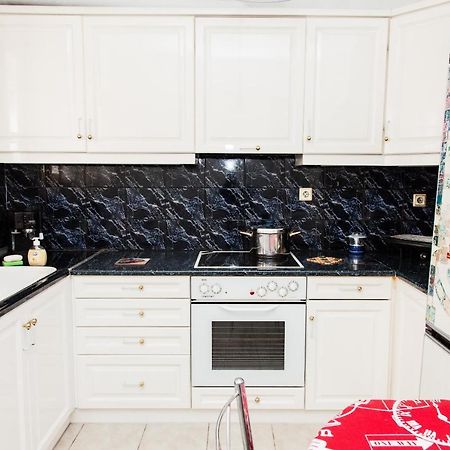 Sunny Apartment Near Metro Station アテネ エクステリア 写真